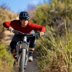 G-Form Terra Knee Guards -Les Cycles Shop 7950325 zz kp111121012 4 2