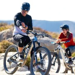 G-Form Terra Knee Guards -Les Cycles Shop 7950327 zz kp111121012 3 2