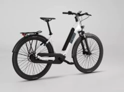 Raleigh Motus Tour Sparking White Hub Gear 2026 Electric Hybrid Bike 9 Raleigh Motus Tour Sparking White Hub Gear 2026 Electric Hybrid Bike -Les Cycles Shop MotusHubWhite45dreverseright