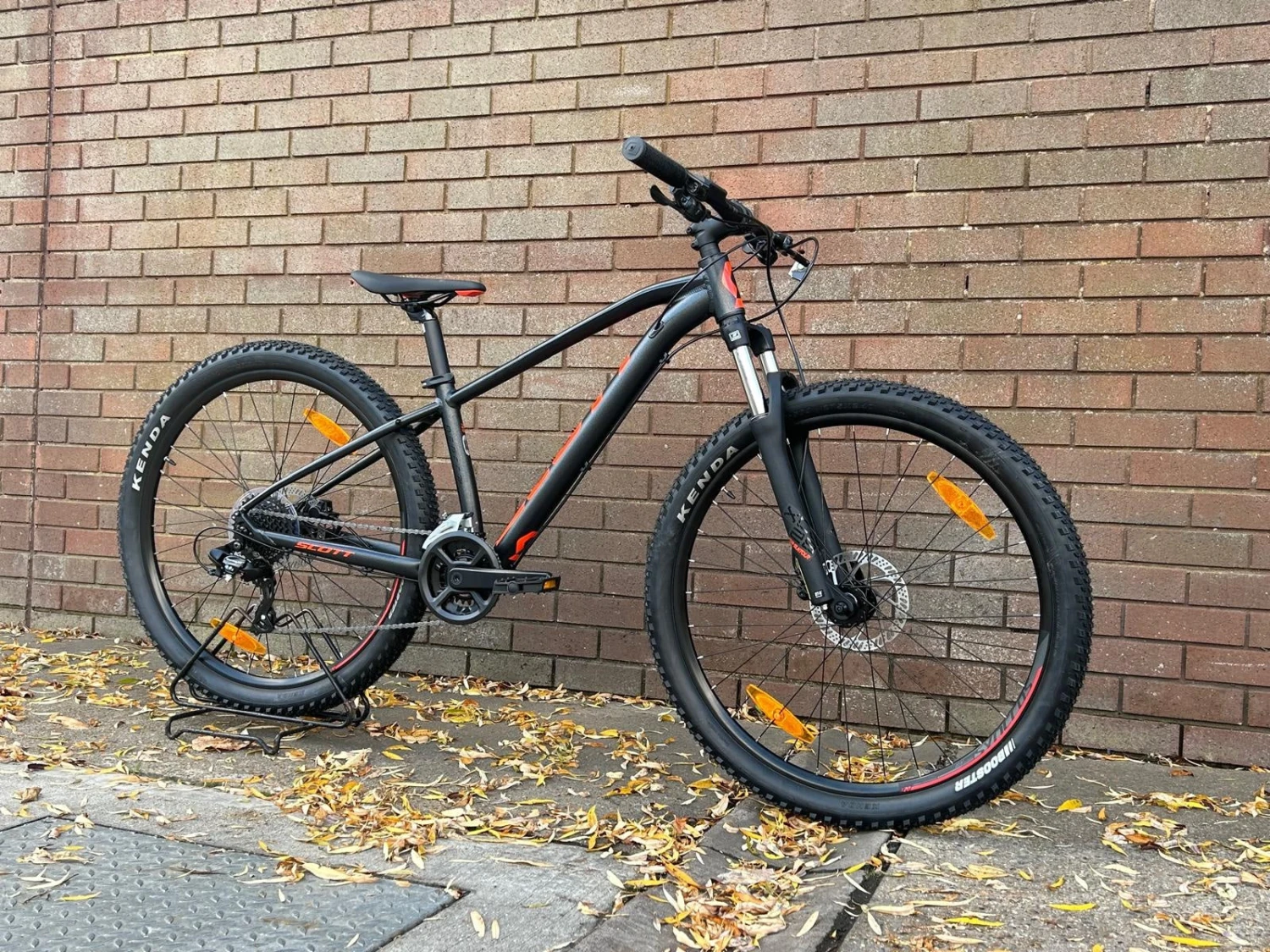 Scott Aspect 760 Black Red 2025 Mountain Bike 4 Scott Aspect 760 Black Red 2025 Mountain Bike - Image 2